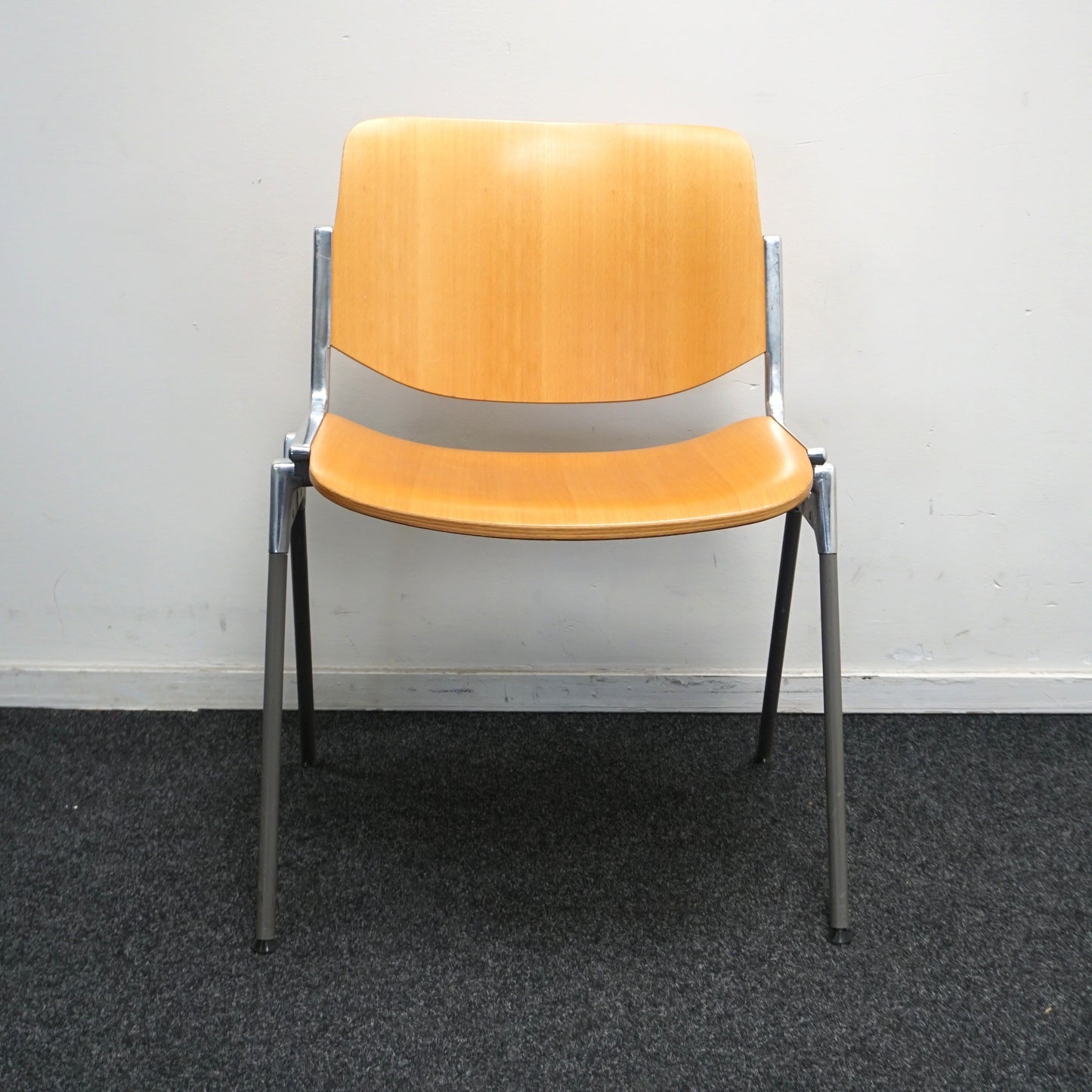Castelli DSC 106 Stoelen | Houten Vergaderstoelen | Stapelbaar