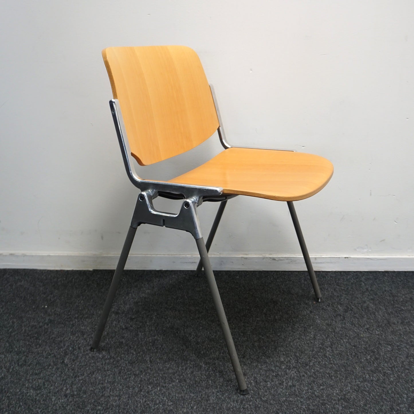 Castelli DSC 106 Stoelen | Houten Vergaderstoelen | Stapelbaar