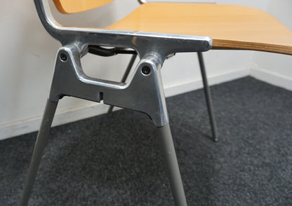 Castelli DSC 106 Stoelen | Houten Vergaderstoelen | Stapelbaar