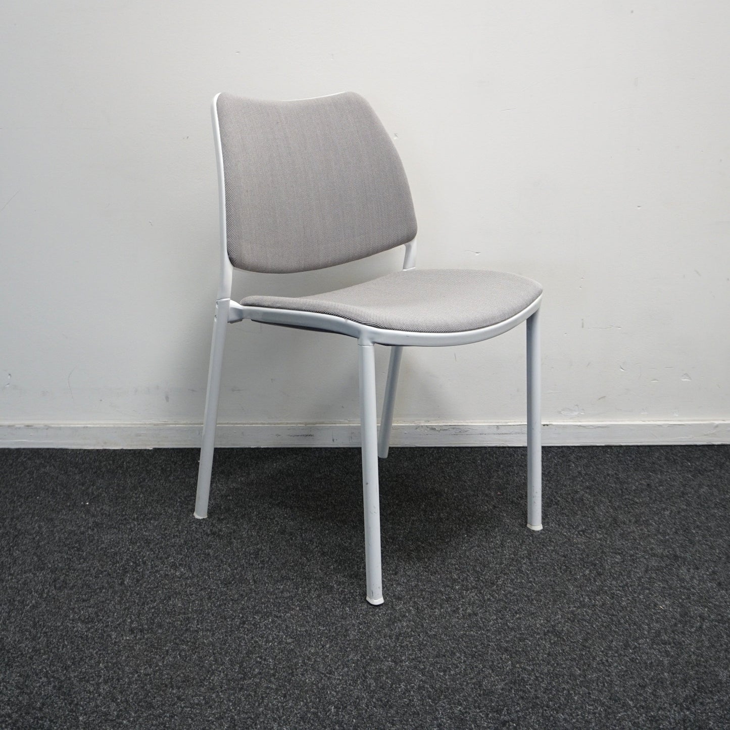 Stua Gas design Stoelen | Vergaderstoelen | Wit Aluminium | Licht Grijs