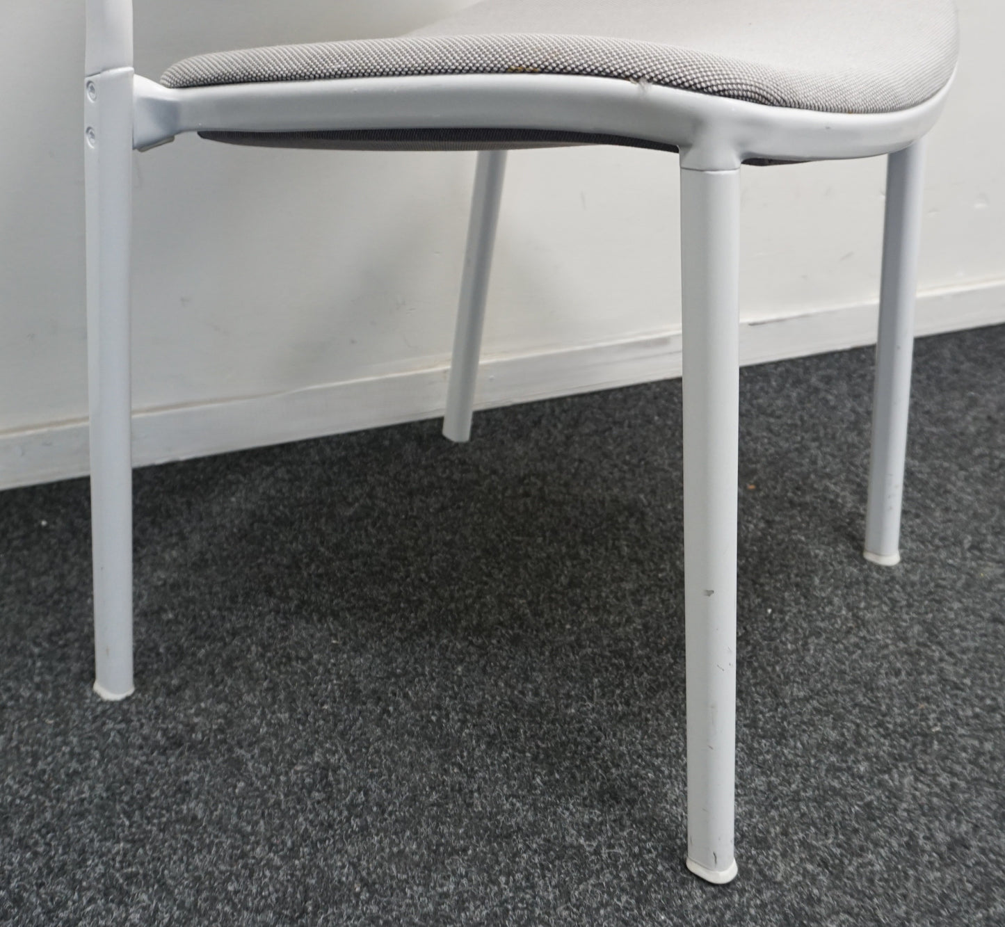 Stua Gas design Stoelen | Vergaderstoelen | Wit Aluminium | Licht Grijs