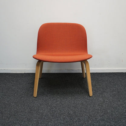 Muuto Visu Design Fauteuil | Lounge stoelen | Gestoffeerd | Oranje Rood
