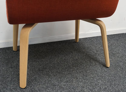 Muuto Visu Design Fauteuil | Lounge stoelen | Gestoffeerd | Oranje Rood