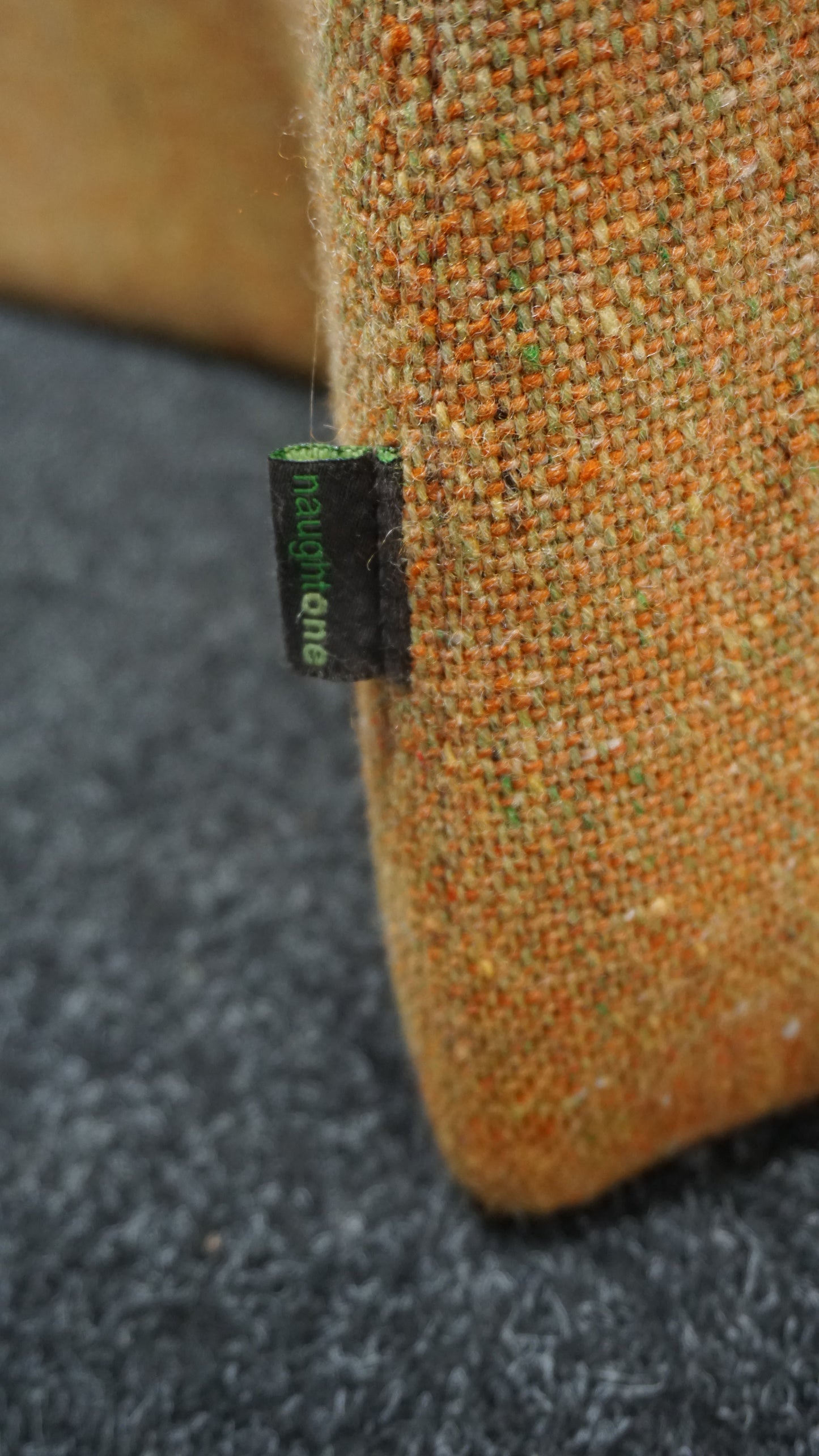Naughtone Pinch Stool | Poef | Hocker | Okergeel