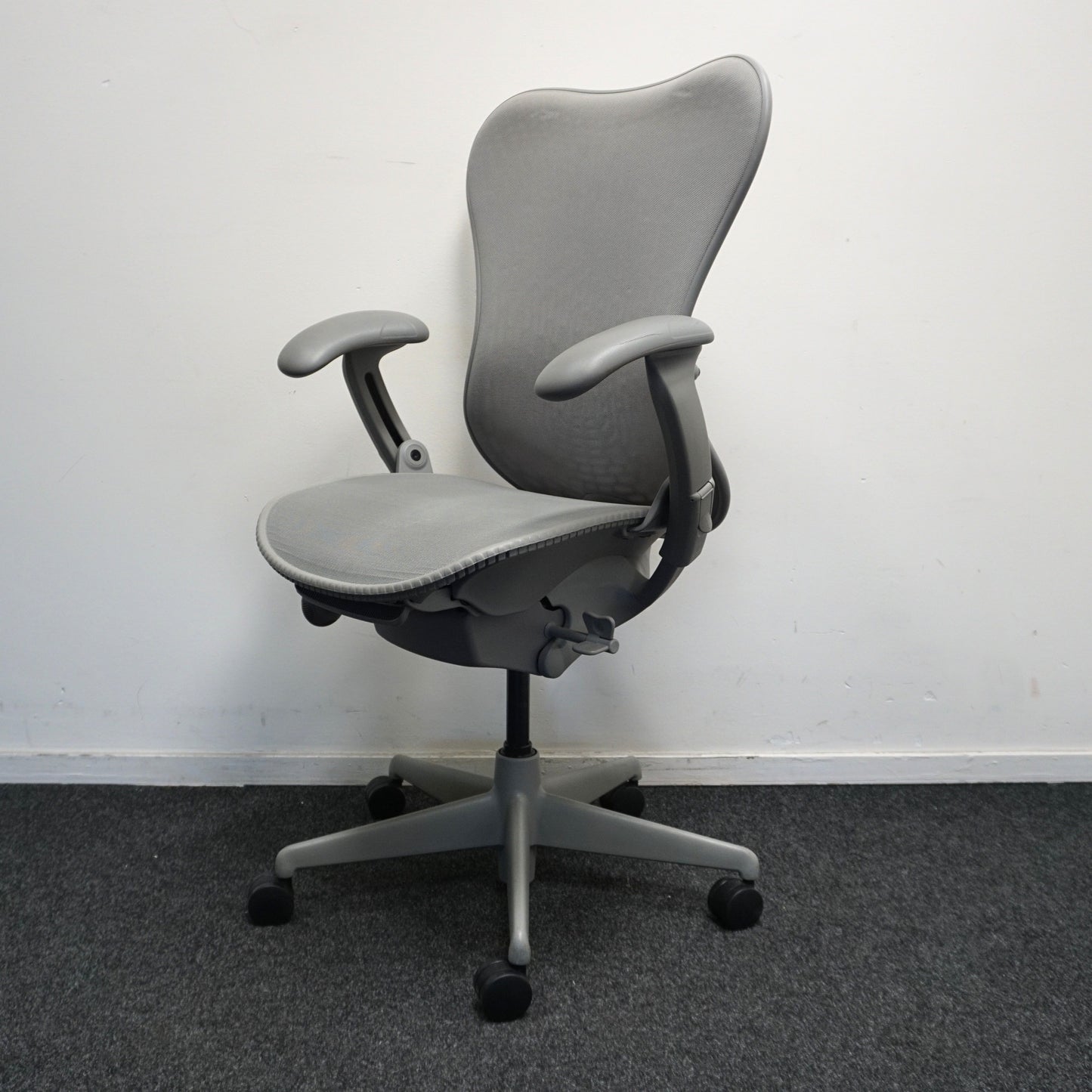Herman Miller Mirra 1 Bureaustoel Grijs | Gestoffeerde Rug