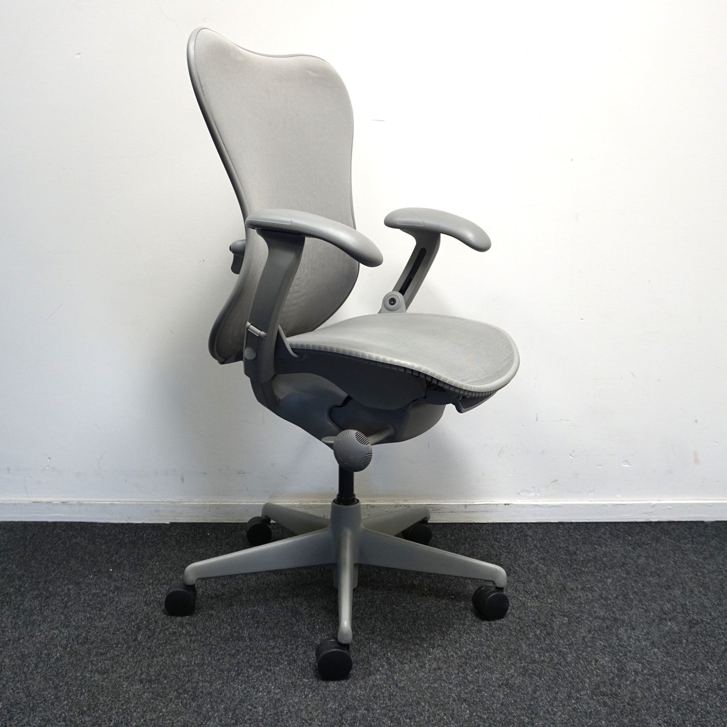 Herman Miller Mirra 1 Bureaustoel Grijs | Gestoffeerde Rug
