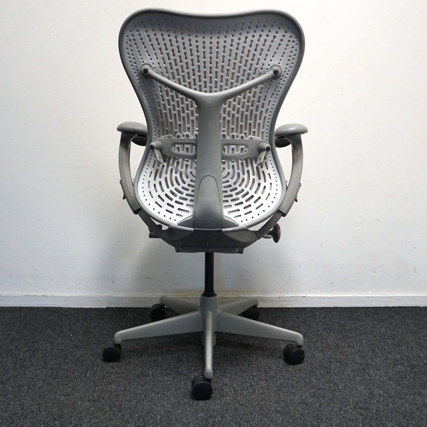 Herman Miller Mirra 1 Bureaustoel Grijs | Gestoffeerde Rug