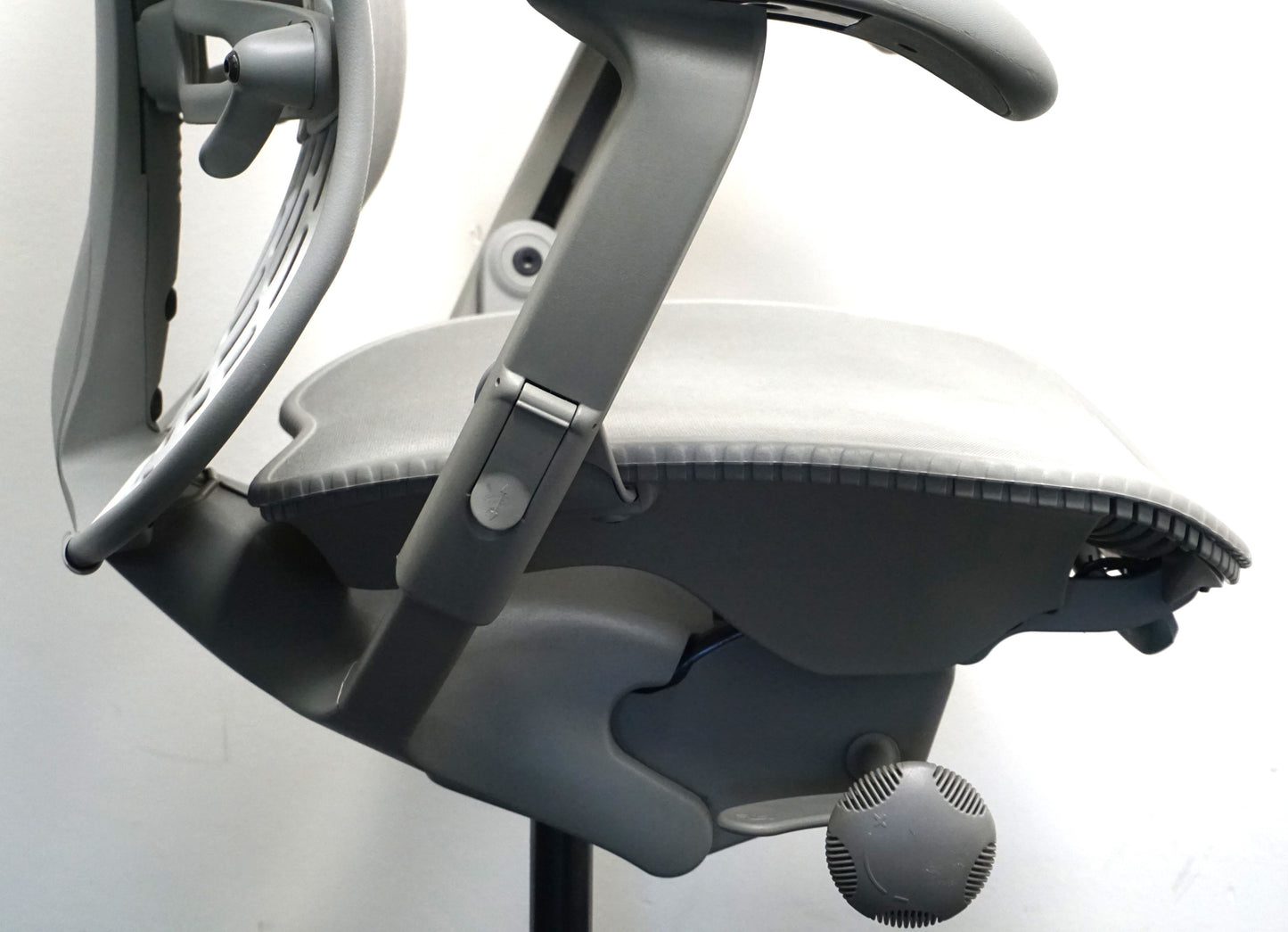Herman Miller Mirra 1 Bureaustoel Grijs | Gestoffeerde Rug