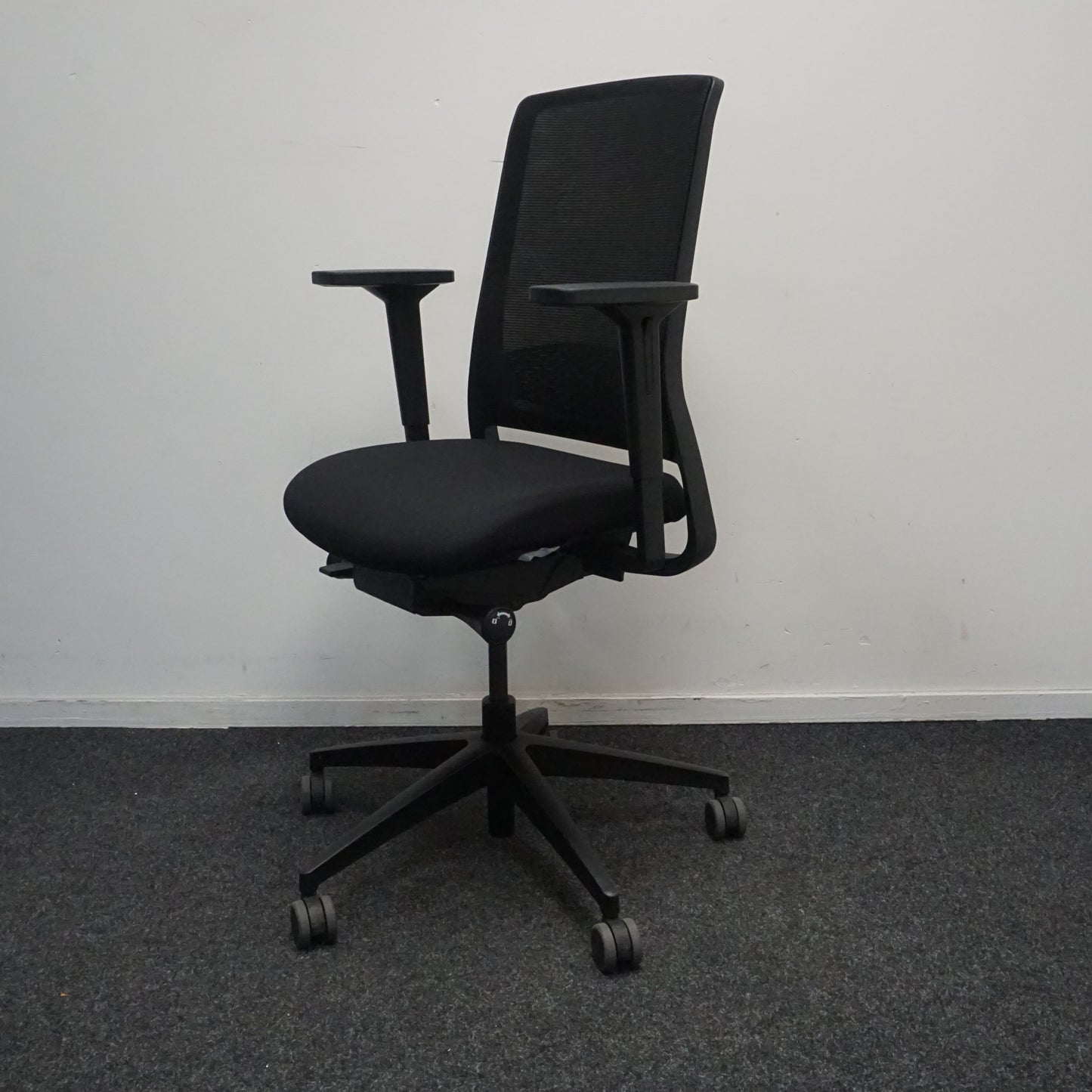 Gispen Zinn Bureaustoel | Nieuw Gestoffeerd | Zwart / Zwart