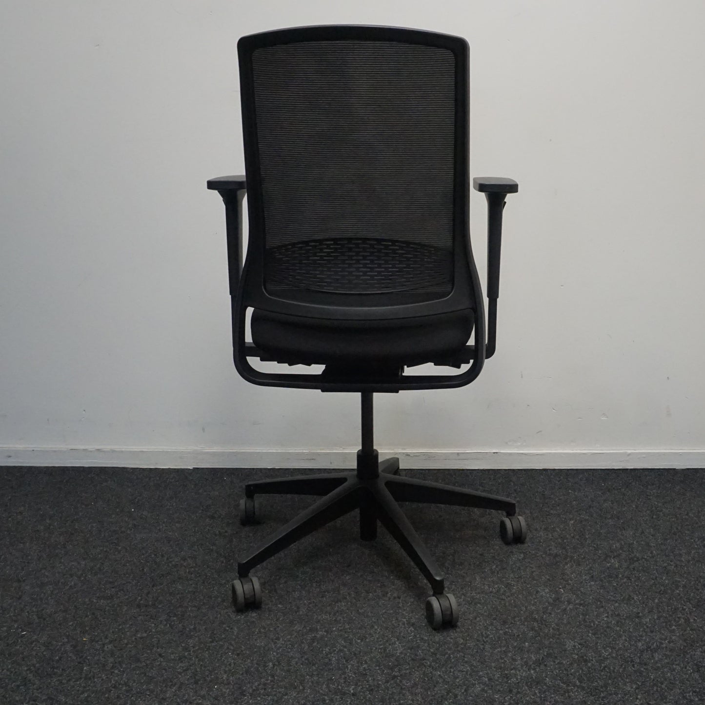 Gispen Zinn Bureaustoel | Nieuw Gestoffeerd | Zwart / Zwart
