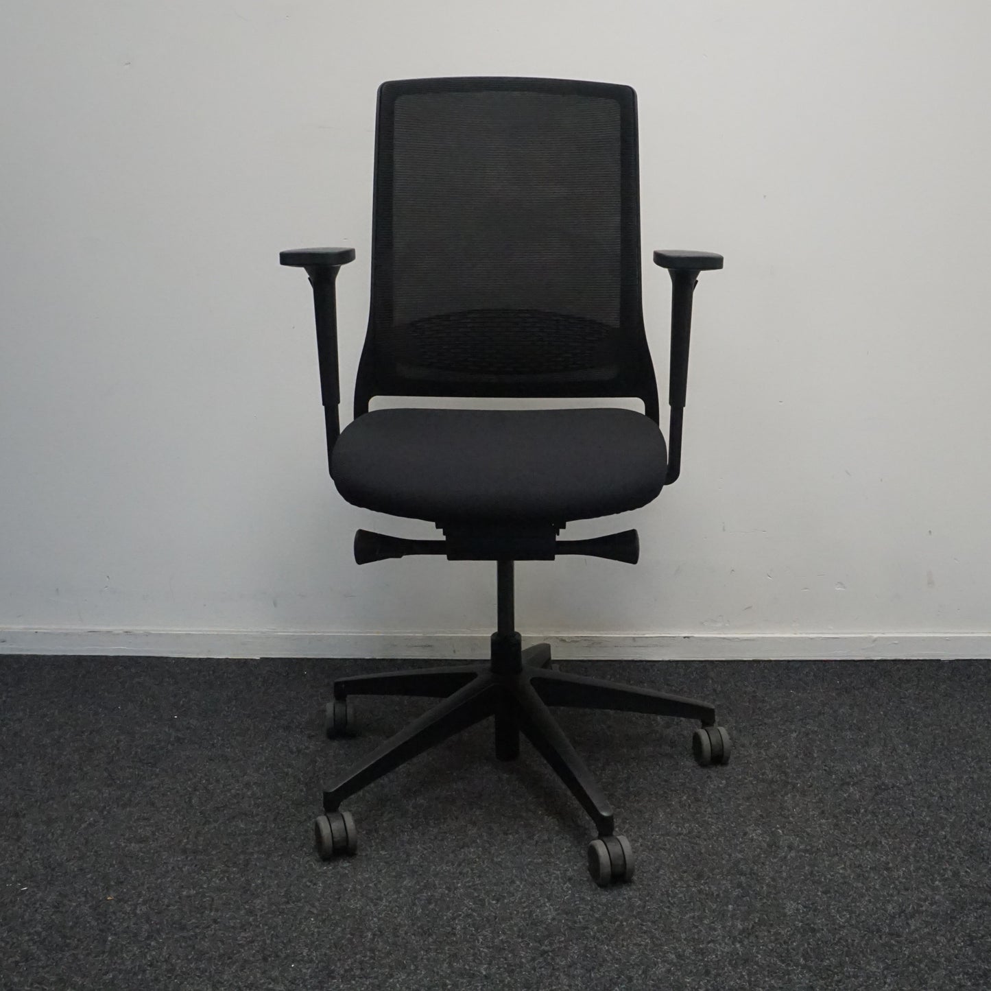 Gispen Zinn Bureaustoel | Nieuw Gestoffeerd | Zwart / Zwart