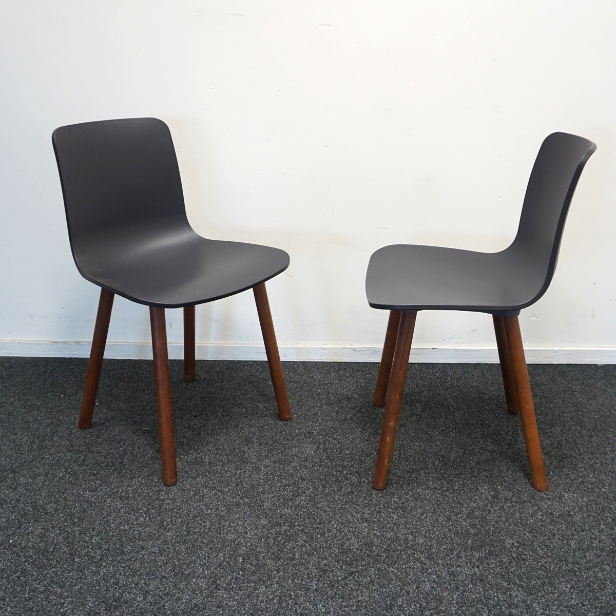 Vitra Hal Wood Design Stoel | Donkerblauw | Donker Hout