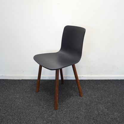 Vitra Hal Wood Design Stoel | Donkerblauw | Donker Hout