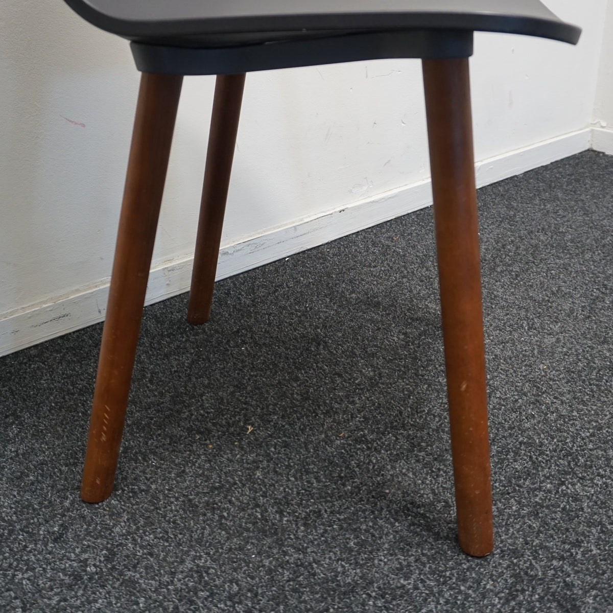 Vitra Hal Wood Design Stoel | Donkerblauw | Donker Hout