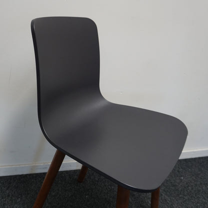 Vitra Hal Wood Design Stoel | Donkerblauw | Donker Hout