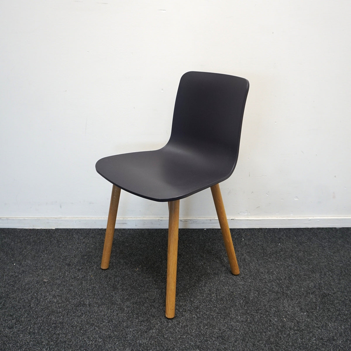 Vitra Hal Wood Design Stoel | Donkerblauw | Hout