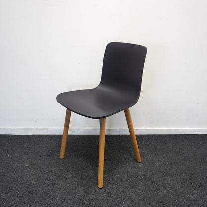 Vitra Hal Wood Design Stoel | Donkerblauw | Hout
