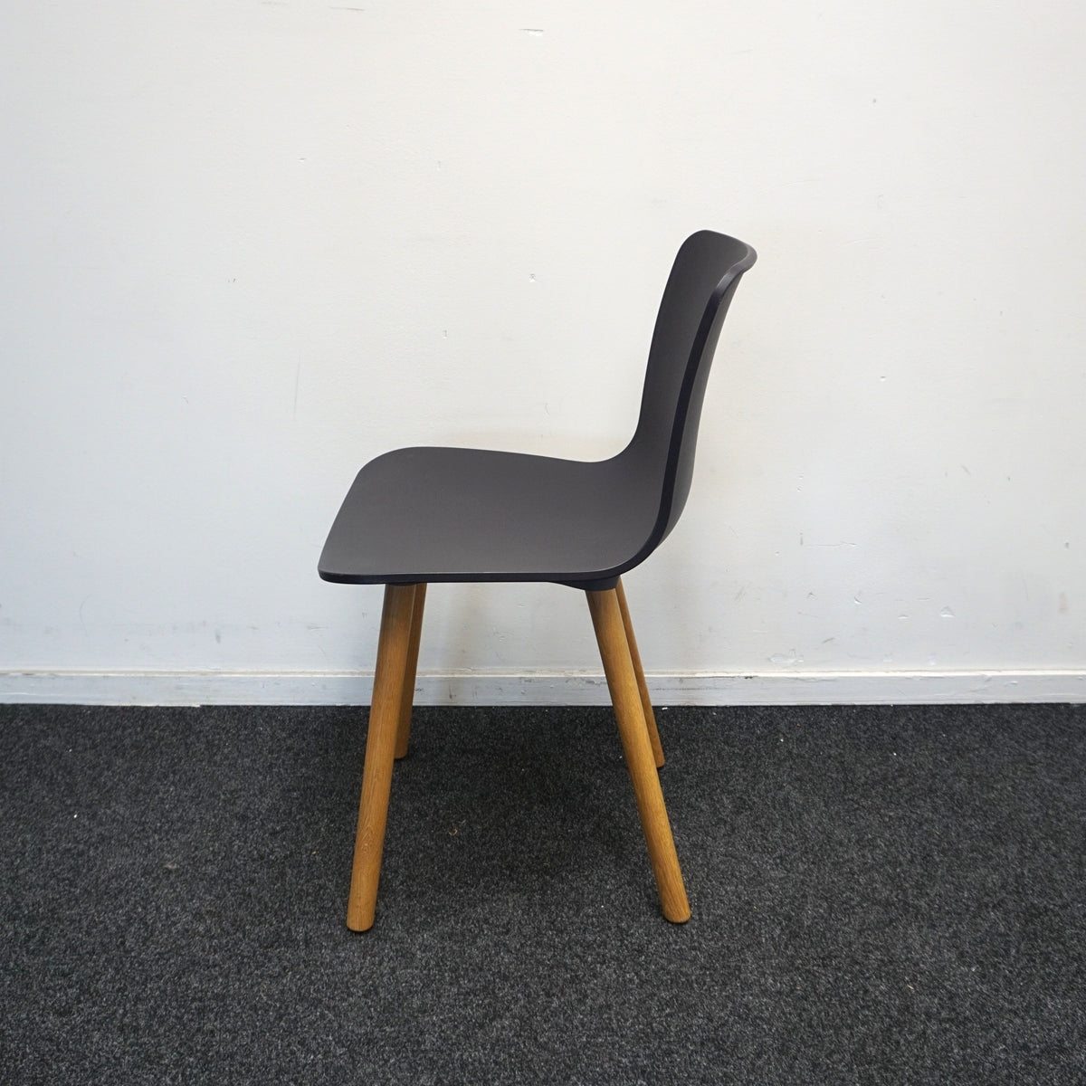 Vitra Hal Wood Design Stoel | Donkerblauw | Hout