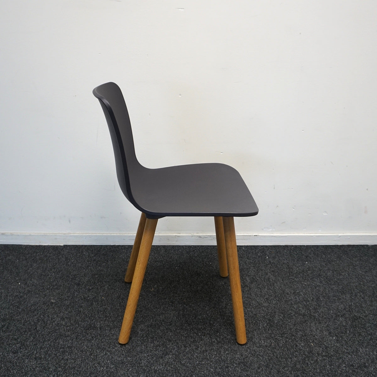 Vitra Hal Wood Design Stoel | Donkerblauw | Hout
