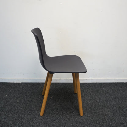 Vitra Hal Wood Design Stoel | Donkerblauw | Hout