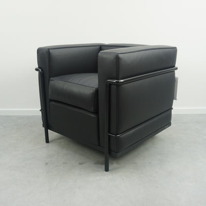 Cassina LC2 Fauteuil Grand Confort Petit Modèle | Zwart / Zwart