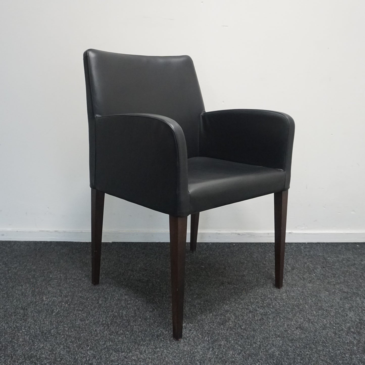 Poltrona Frau Liz Design Stoel | Donkerbruin Leer