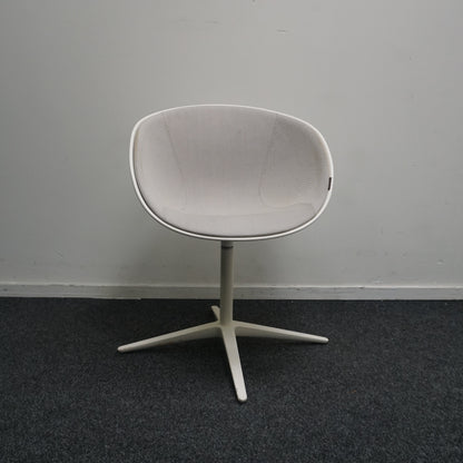 Fritz Hansen Rin Chair Design Stoel | Beige | Draaibaar