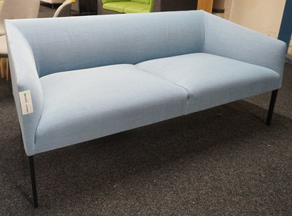 Arper Saari Sofa Design Bank | Lichtblauw | 2-Zits
