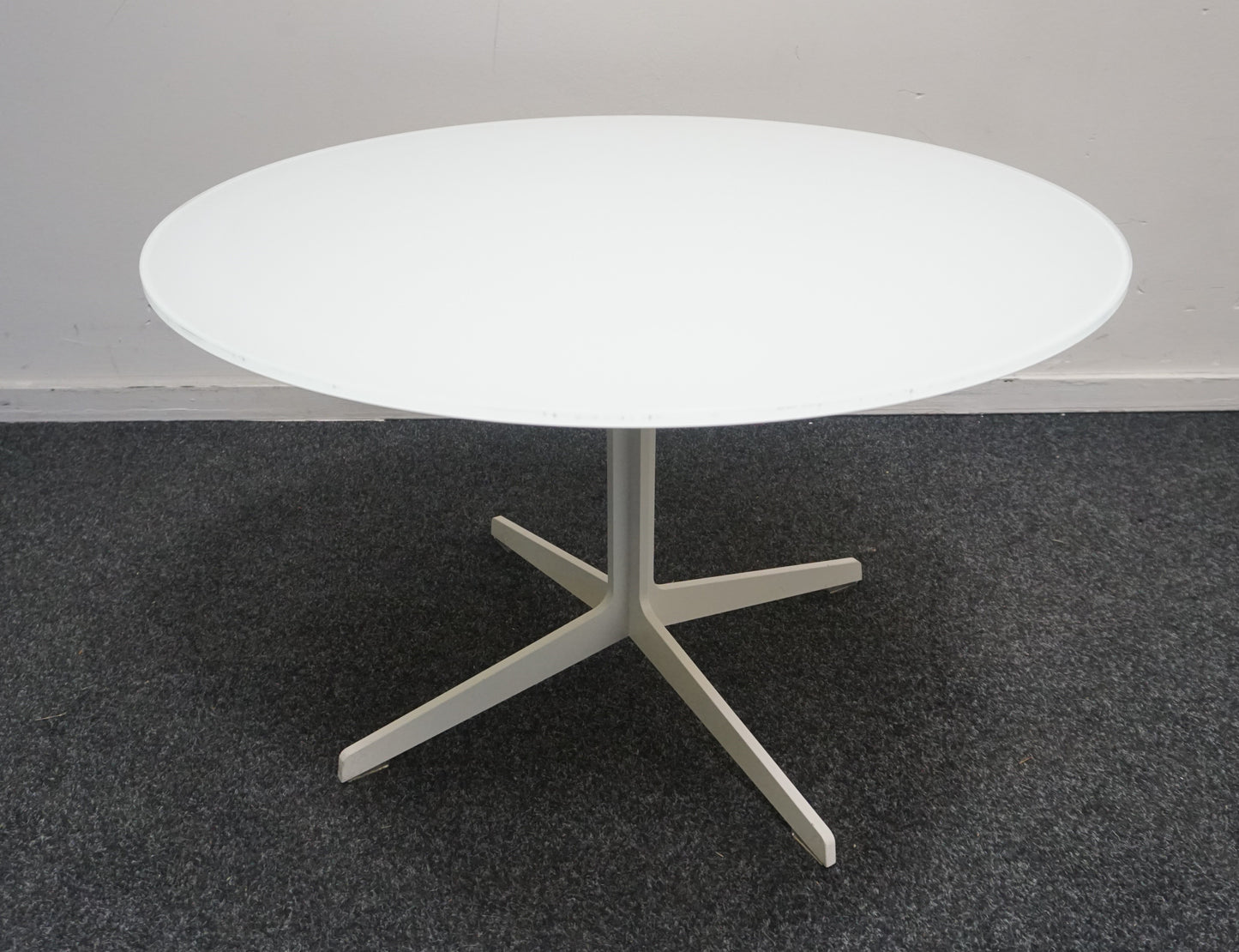 Fritz Hansen Design Bijzettafel | Wit | 75 x 40 cm
