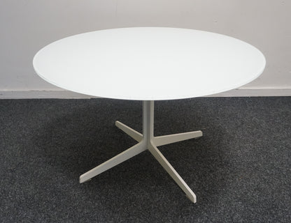 Fritz Hansen Design Bijzettafel | Wit | 75 x 40 cm
