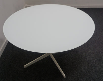Fritz Hansen Design Bijzettafel | Wit | 75 x 40 cm