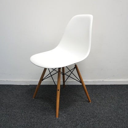 Vitra Eames DSW Design Stoel | Wit | Hout