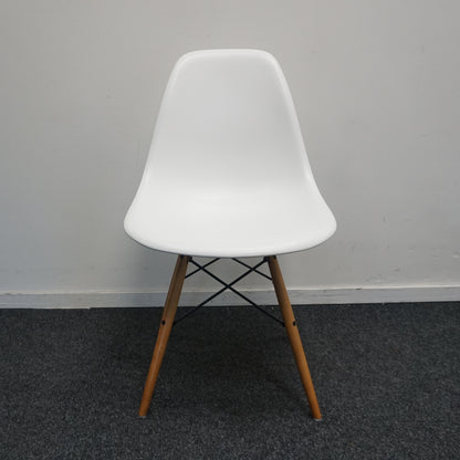 Vitra Eames DSW Design Stoel | Wit | Hout