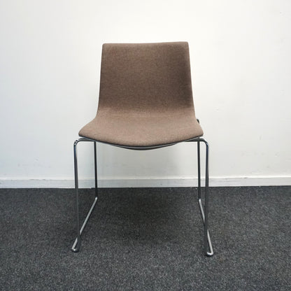 Arper Catifa 46 Design Stoel | Bruin / Wit | Gestoffeerd