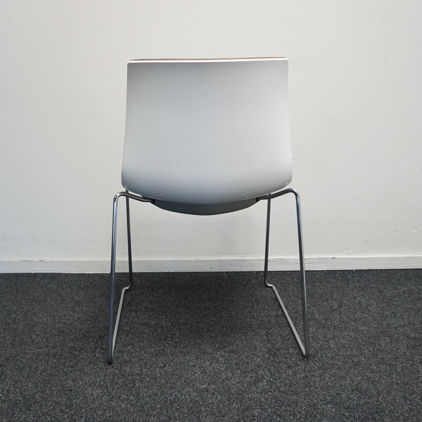 Arper Catifa 46 Design Stoel | Bruin / Wit | Gestoffeerd