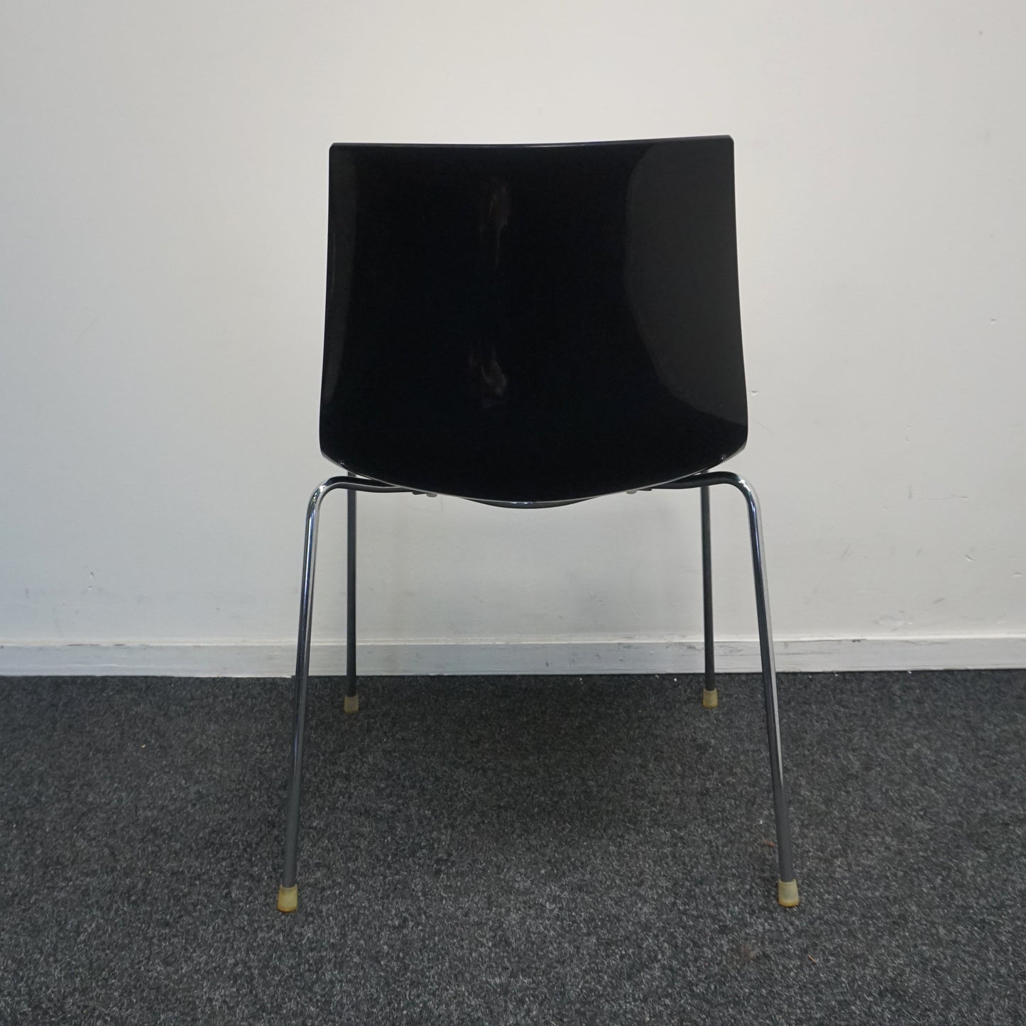 Arper Catifa 46 Design Stoel | Wit / Zwart | Kunststof