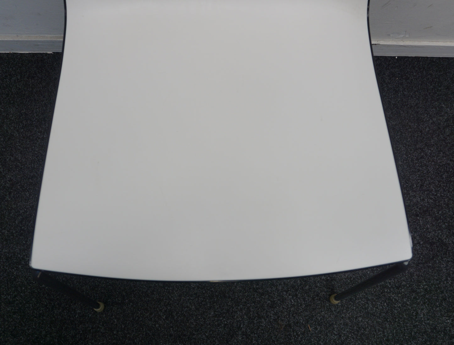 Arper Catifa 46 Design Stoel | Wit / Zwart | Kunststof