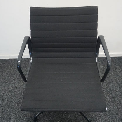 Vitra Eames EA 108 Design Vergaderstoel | Zwart / Zwart | Hopsak