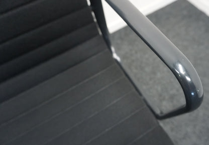 Vitra Eames EA 108 Design Vergaderstoel | Zwart / Zwart | Hopsak