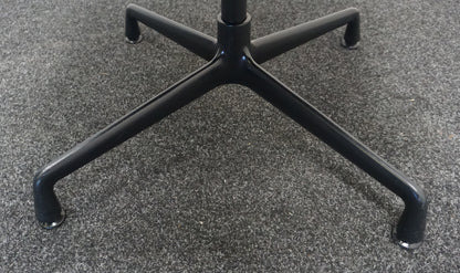 Vitra Eames EA 108 Design Vergaderstoel | Zwart / Zwart | Hopsak