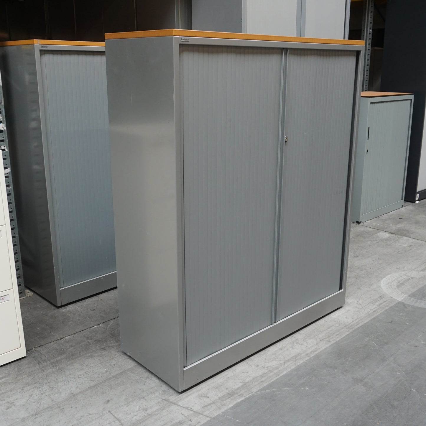 Ahrend Roldeurkast | Archiefkast | 145 x 120 x 45 cm | Grijs | Houten topblad