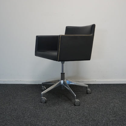 Arper Masai Design Stoel | Zwart Leer | Verrijdbaar