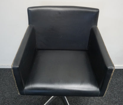 Arper Masai Design Stoel | Zwart Leer | Verrijdbaar