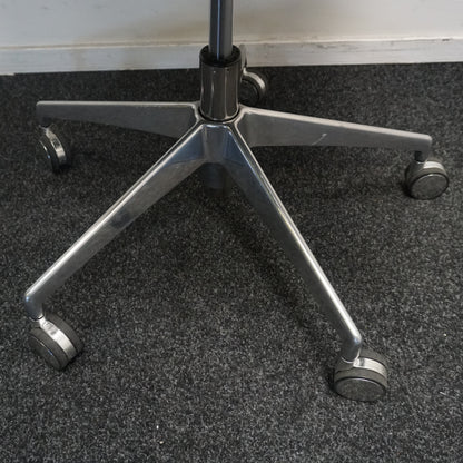 Arper Masai Design Stoel | Zwart Leer | Verrijdbaar