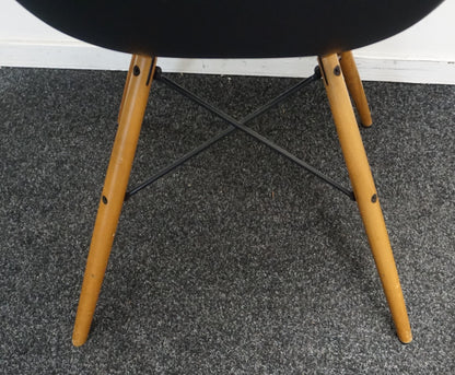 Vitra Eames DAW Design Stoel | Blauw / Zwart