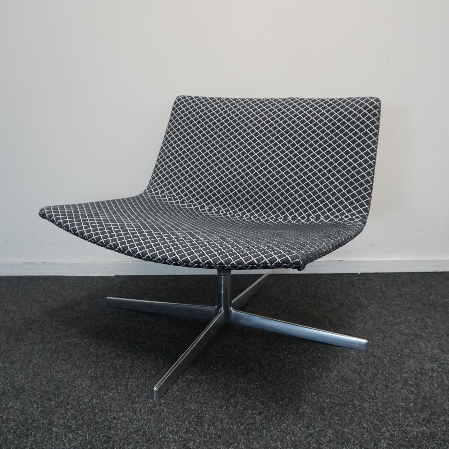 Arper Catifa 80 Design Fauteuil | Zwart / Grijs