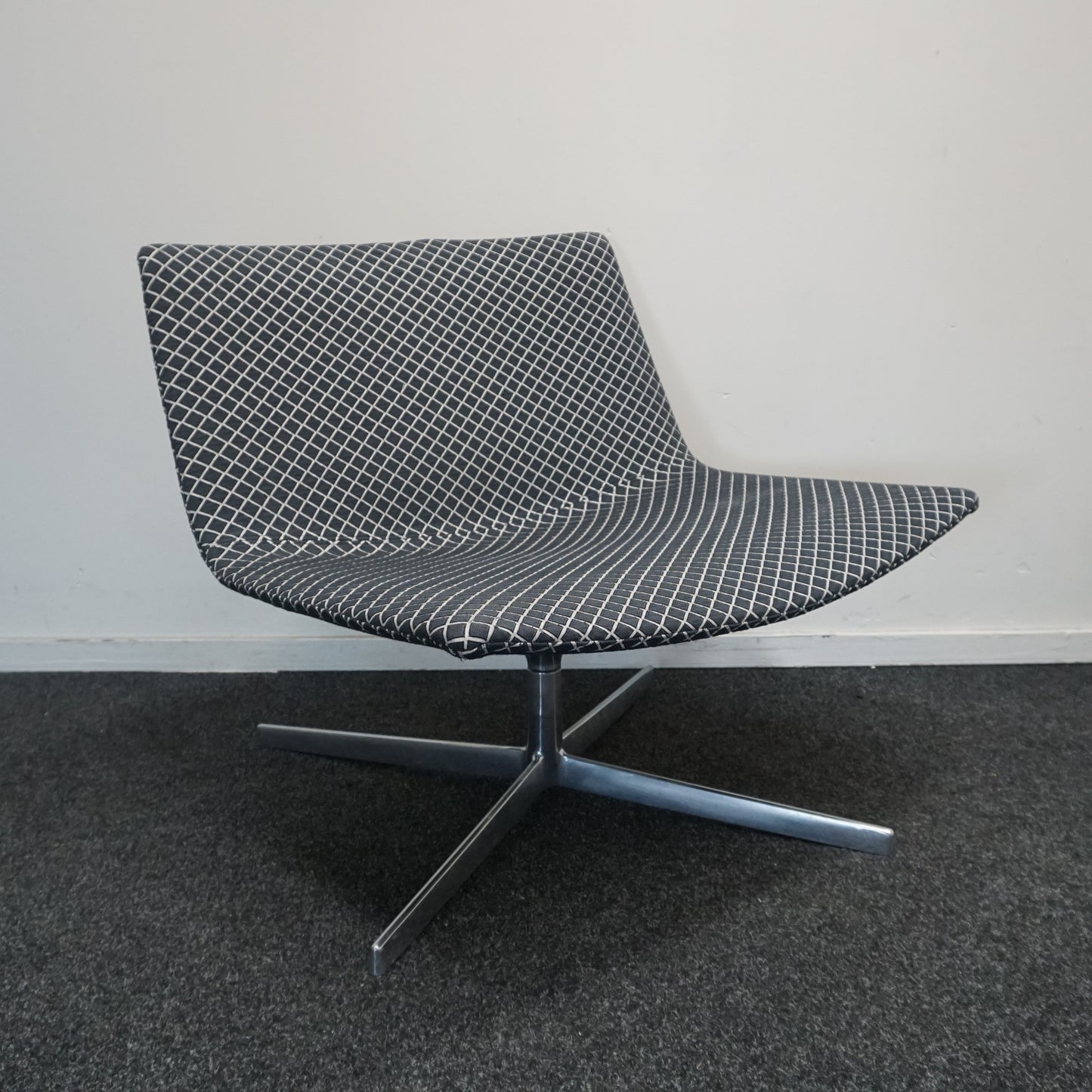 Arper Catifa 80 Design Fauteuil | Zwart / Grijs