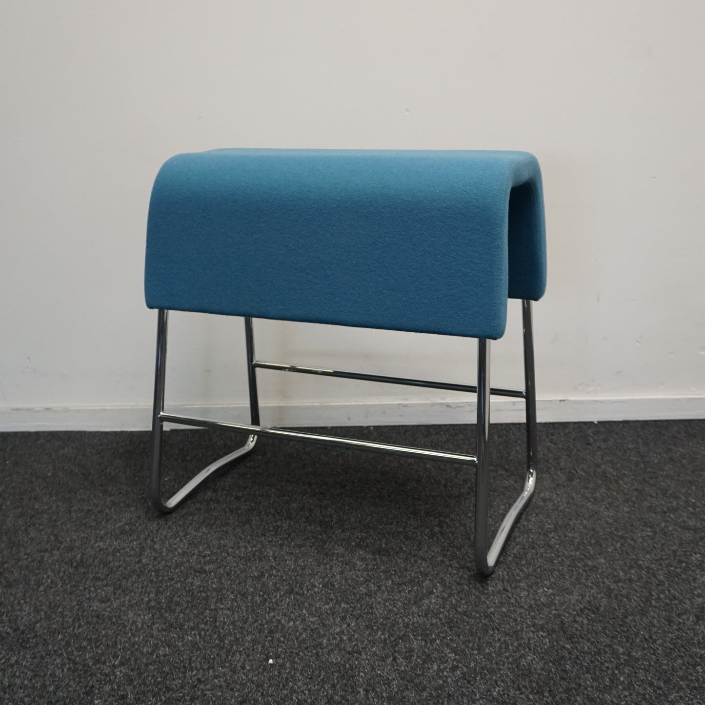 Materia Plint Design Kruk | Blauw | Zithoogte 63 cm