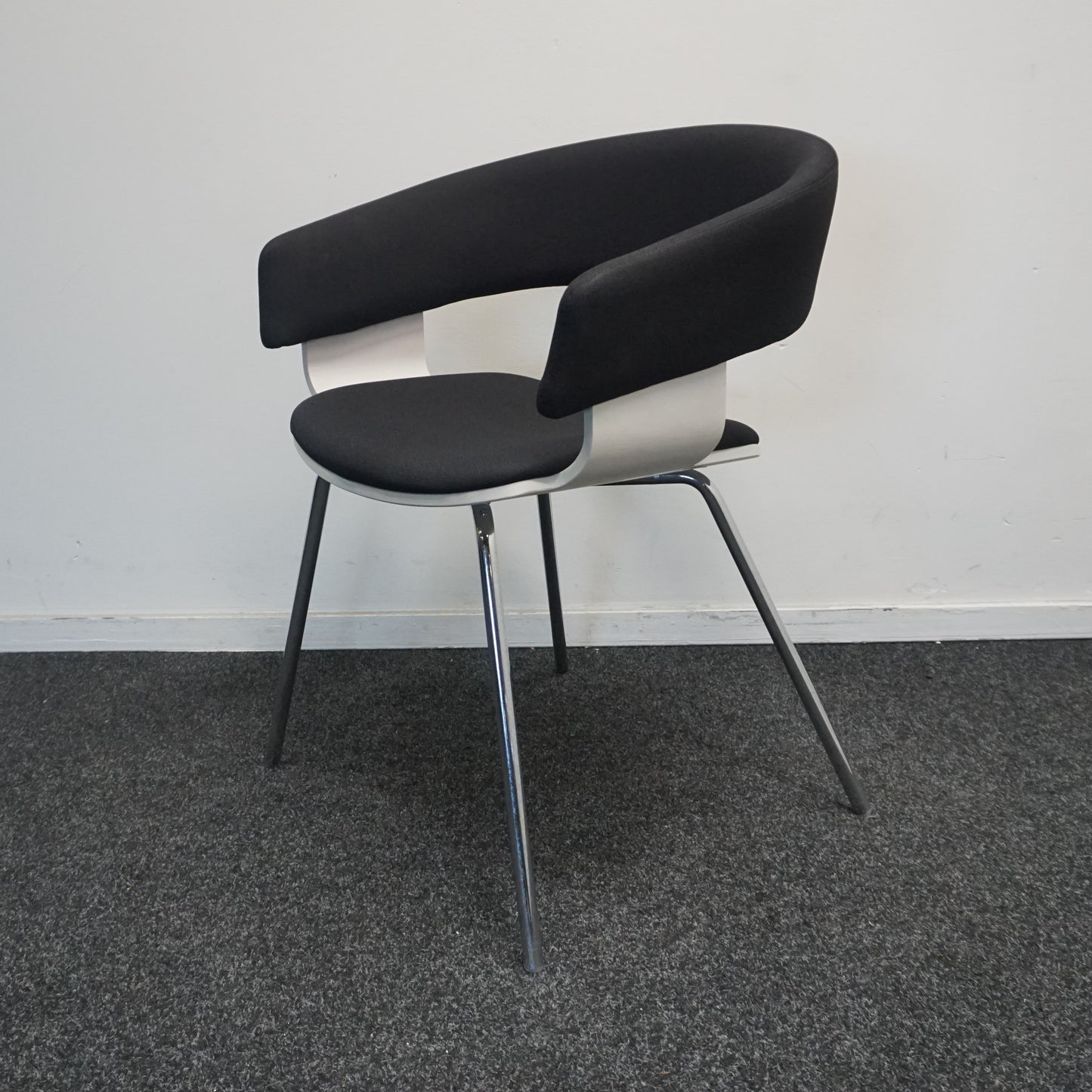 Allermuir A580 Mollie Design Stoel | Zwart / Wit