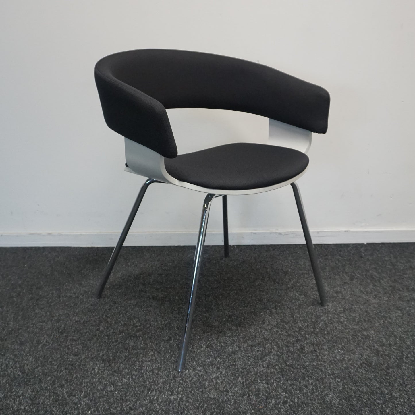 Allermuir A580 Mollie Design Stoel | Zwart / Wit